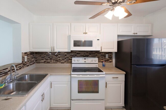 Kitchen - 9467 Boca Cove Cir