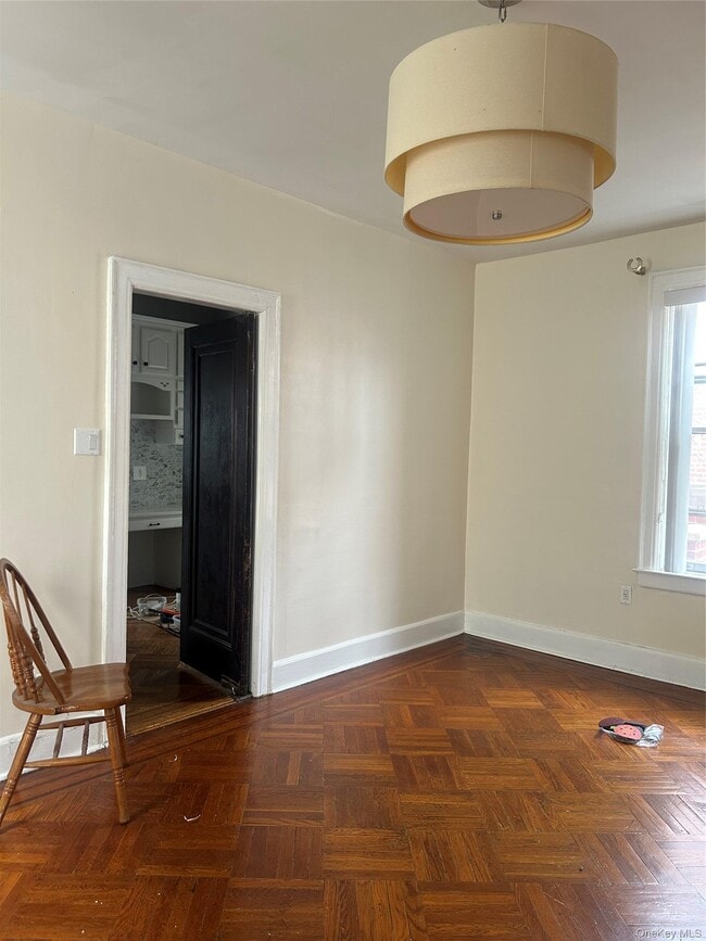 Building Photo - 594 E 38th St