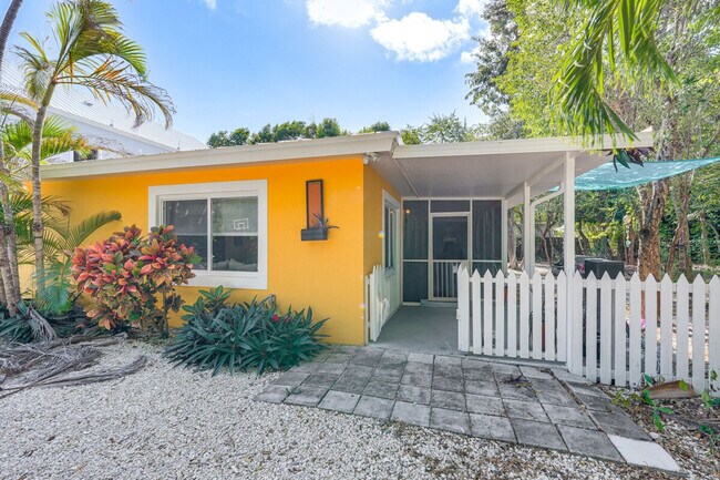 Building Photo - 129 Arctic Ave