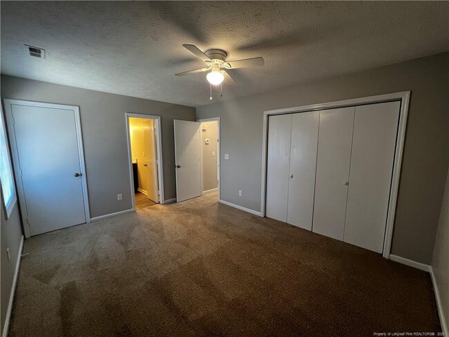 Building Photo - 1425 Ireland Dr