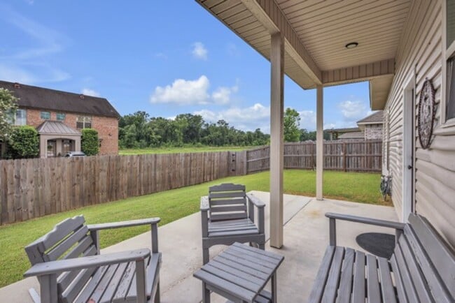 Building Photo - 4 Bedroom House Near LSU on Burbank
