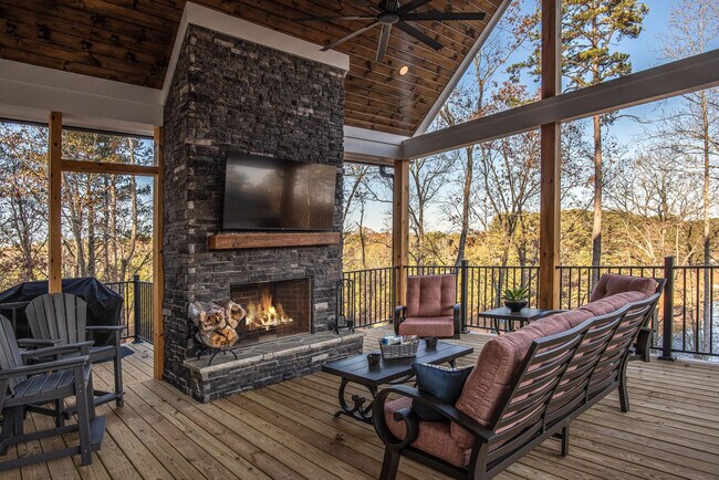 Building Photo - 533 Tom Cobb Dr