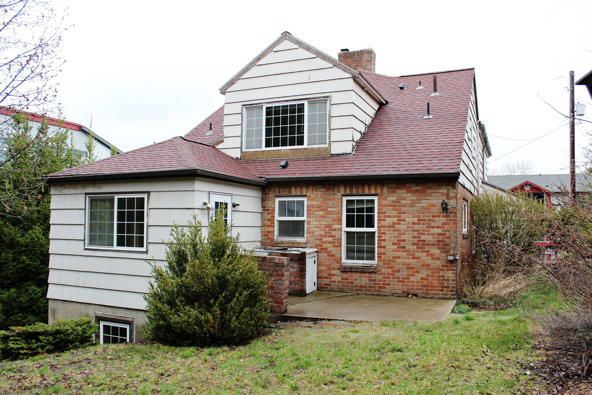 Building Photo - 905 NE C St