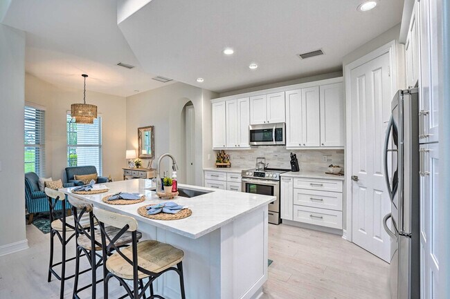 Building Photo - 6096 Dogleg Dr