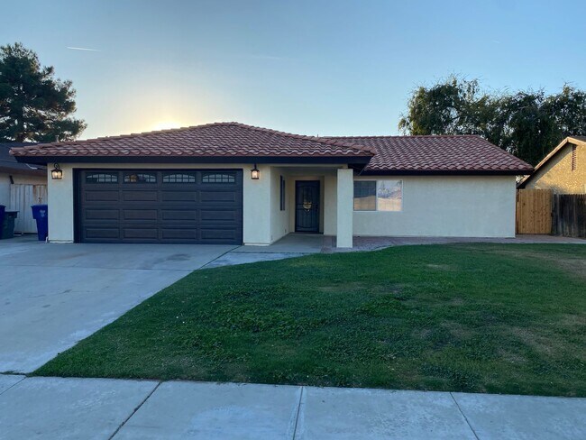 Building Photo - Gorgeous 3 BD 2 BA remodeled home availabl...