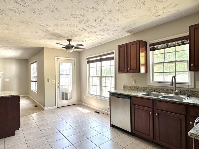 Building Photo - 284 Briarwood Pl