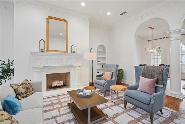 Building Photo - 6807 Lupton Dr