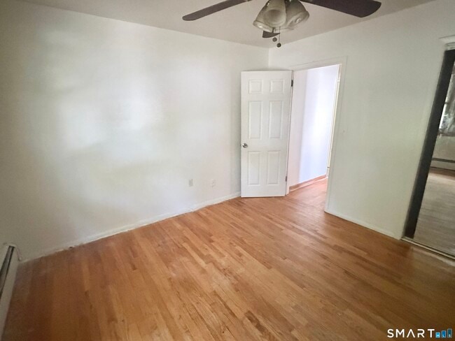 Building Photo - 69 Oak Ridge Dr
