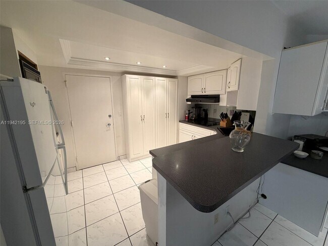 Building Photo - 3800 Galt Ocean Dr