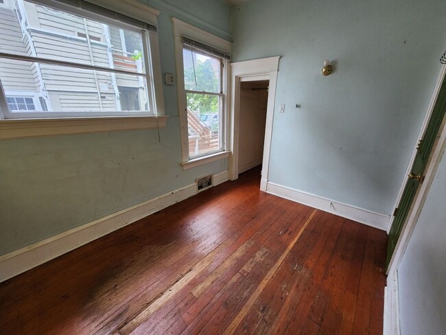 Building Photo - Spacious Units Across from WWU