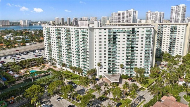 Primary Photo - 19380 Collins Ave