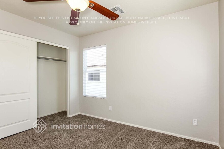 Building Photo - 14758 W Columbine Dr