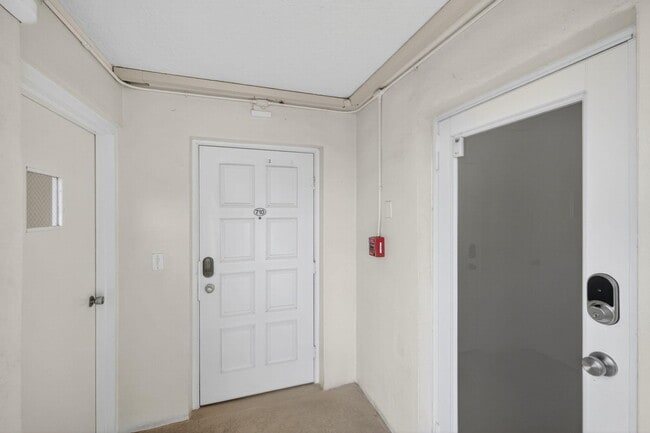 Building Photo - 3091 N Course Dr