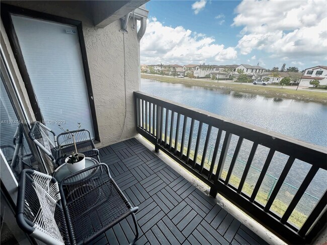 Building Photo - 775 SW 113th Way