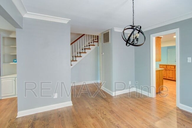 Building Photo - 1229 Llewellyn Ave