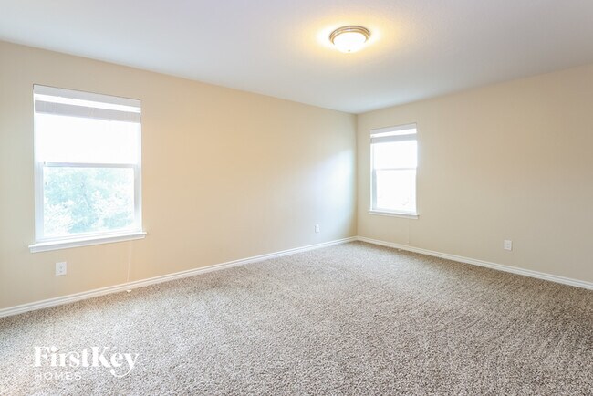 Building Photo - 1302 Hawk Ct