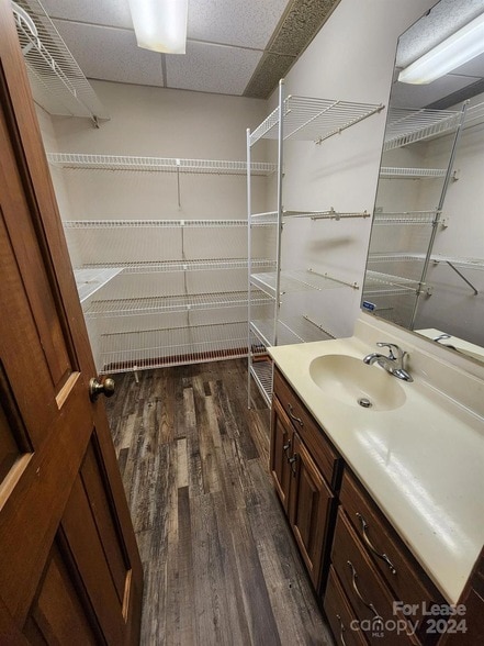 Building Photo - 9000 Oakridge Dr