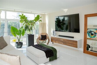 Building Photo - 3375 N Country Club Dr