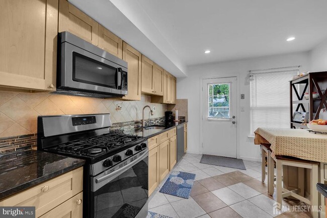 Building Photo - 5 Pond View Dr