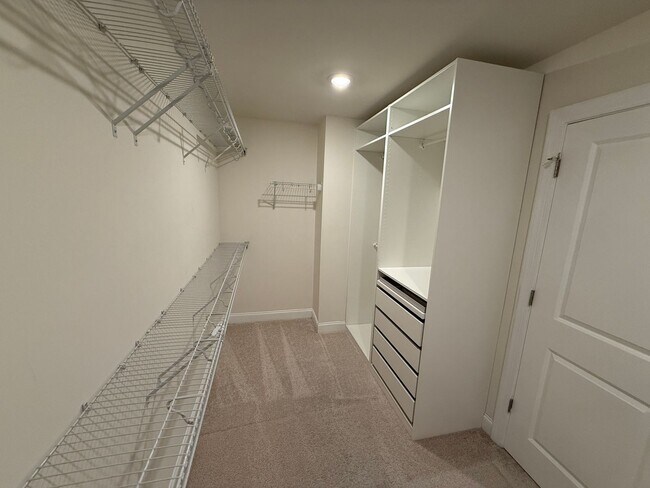 Building Photo - Ballantyne Home in great Location With Sun...