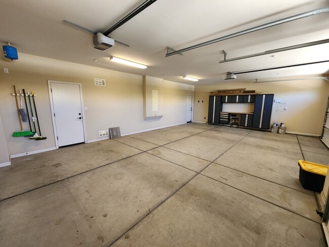 Building Photo - 2611 Barrowby St