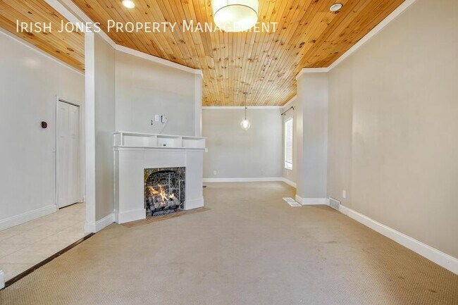 Building Photo - 2829 South Park Ave
