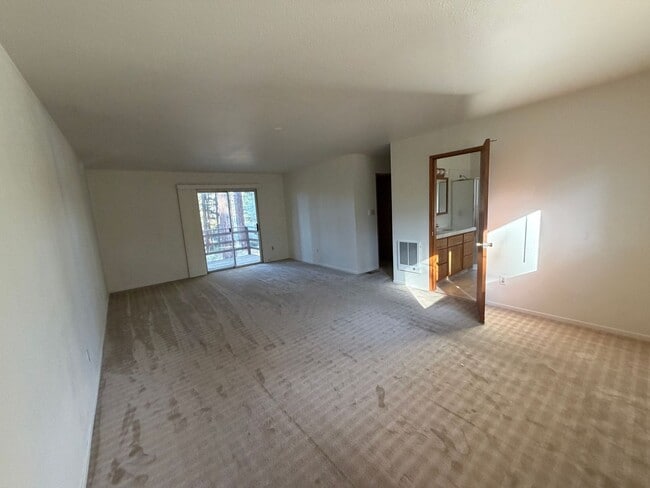 Building Photo - 916 Sunset Dr