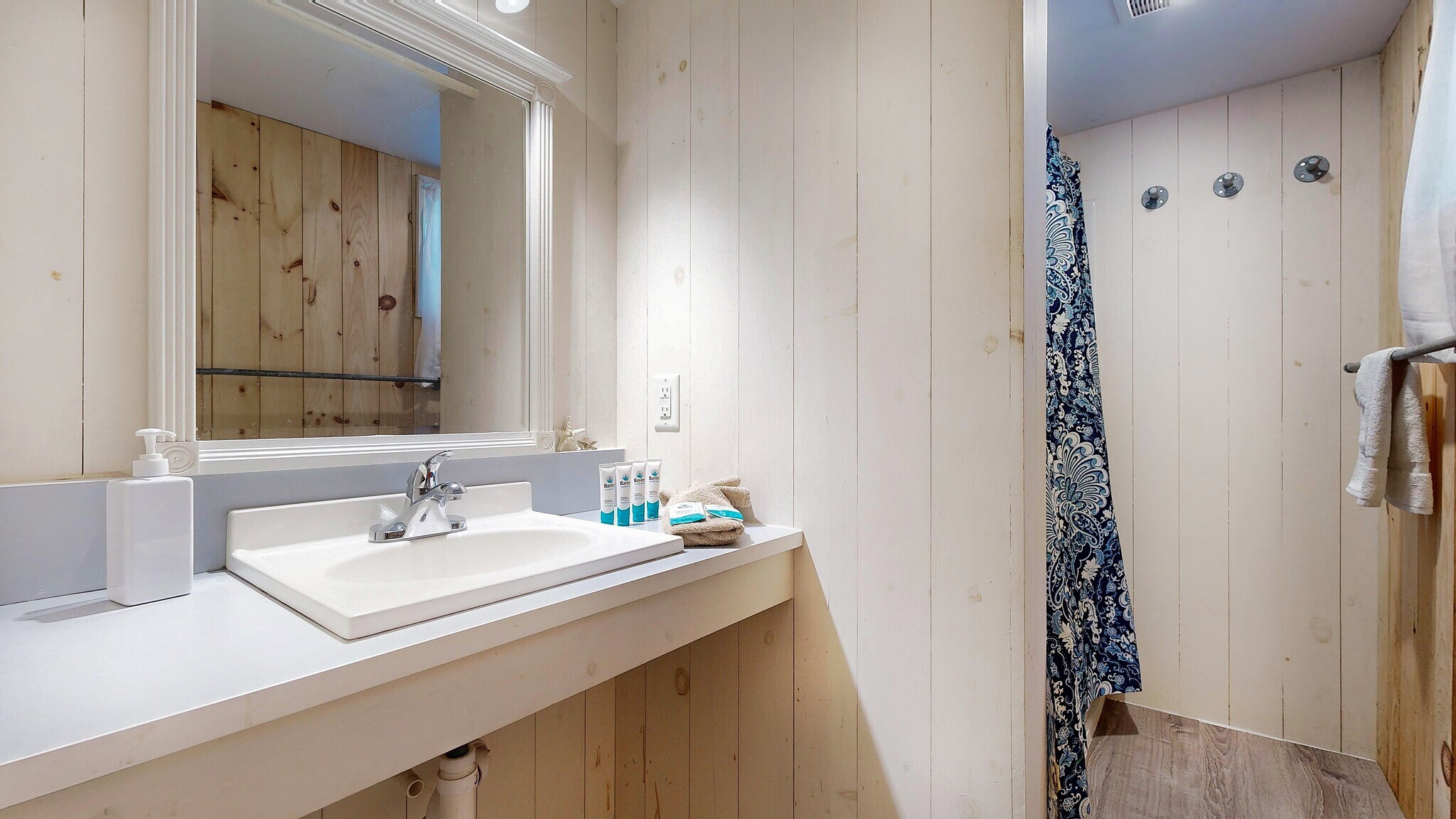 Building Photo - 42 Evergreen Ave