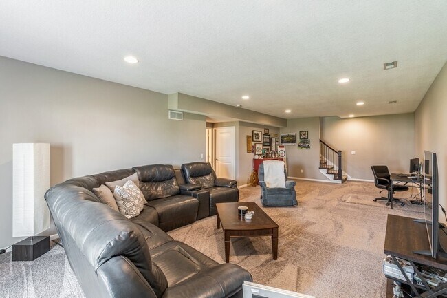 Building Photo - 1588 Foxtail Dr SE