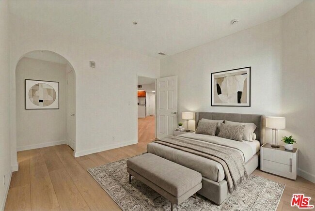 Building Photo - 620 S Gramercy Pl