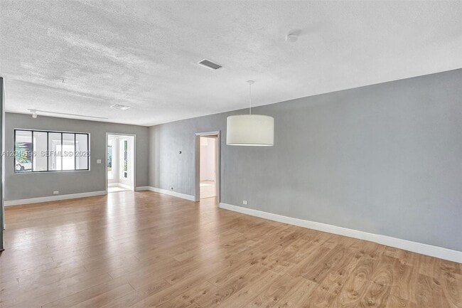 Building Photo - 9040 Carlyle Ave