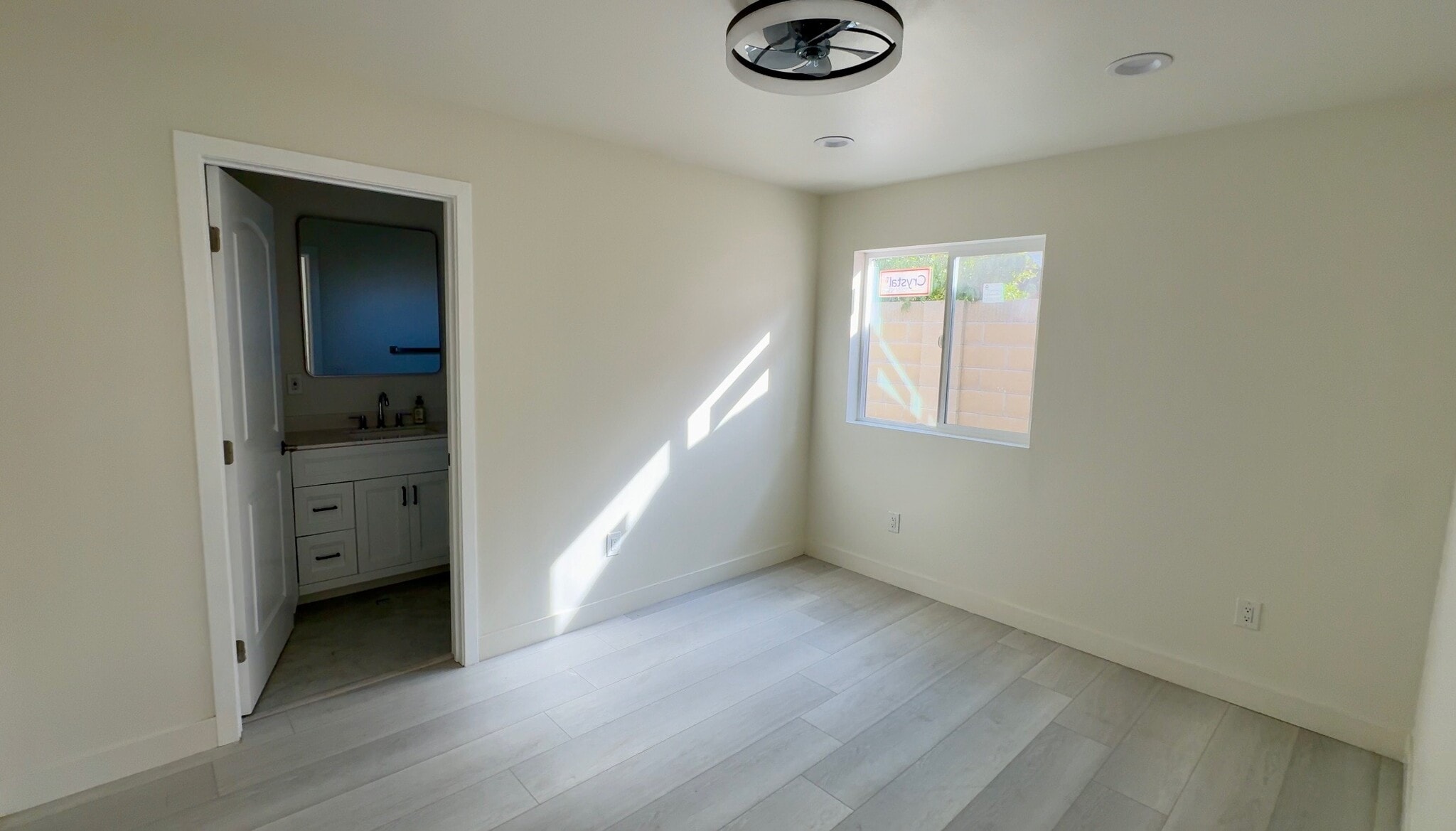 Building Photo - 883 N Waverly St