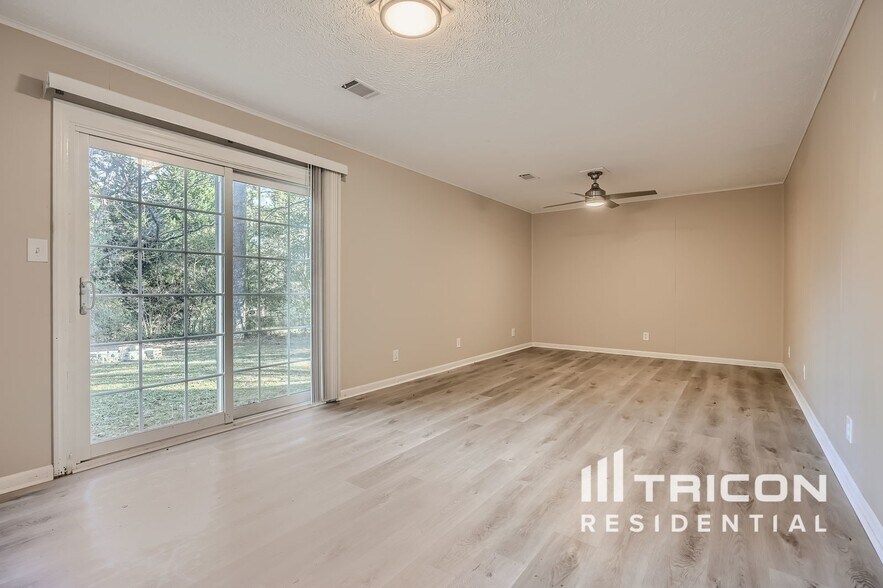 Building Photo - 155 Rock Garden Terrace N W