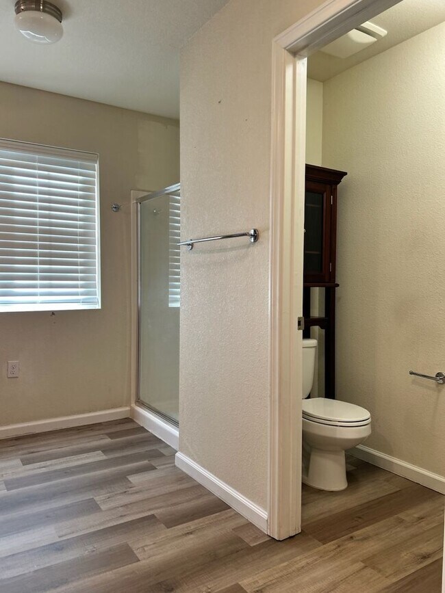 Building Photo - Please contact Vaughn Realty to set up an appointment, 760-446-6561