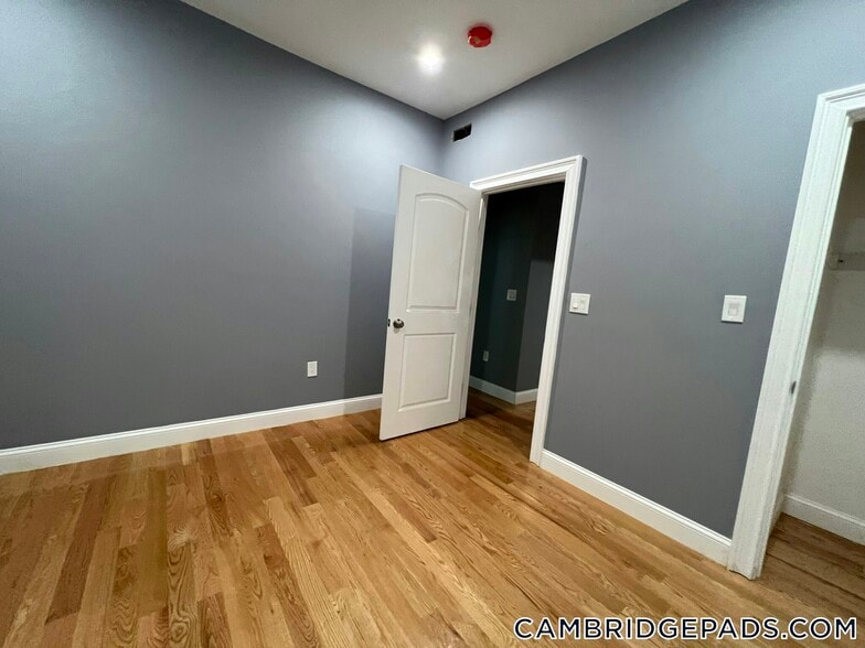 Building Photo - 339 Cambridge St