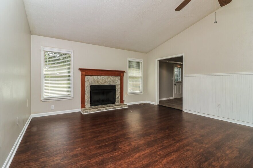 Building Photo - 134 Oak Landing Dr S