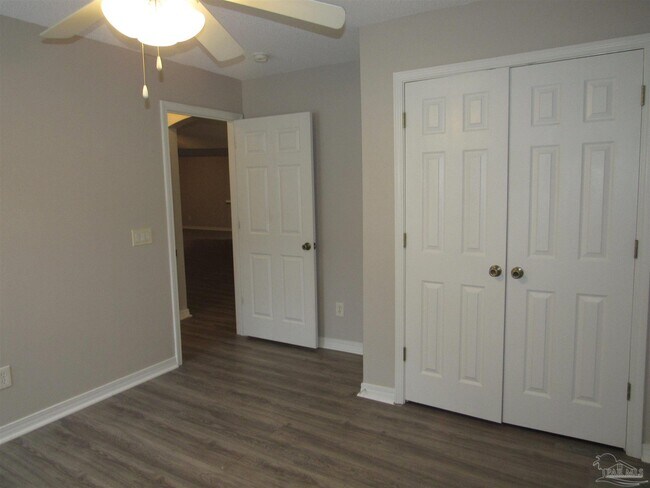 Building Photo - 608 Saleta St