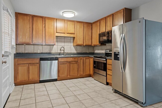 Building Photo - 3 Bedroom Ranch near Duke Raleigh Hospital...