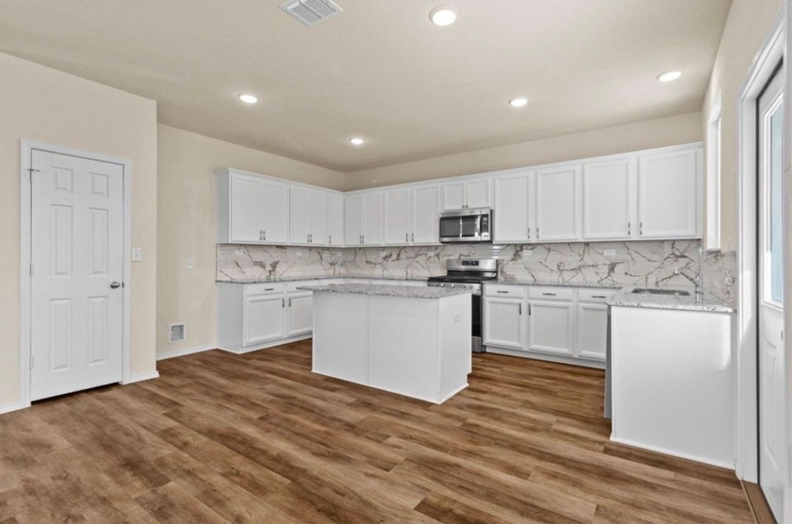 Building Photo - 13011 Sendero Roble