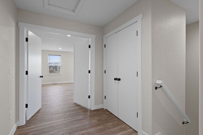 Building Photo - Beautifully Remodeled 3-Bedroom Townhome!