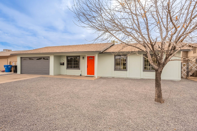 Building Photo - 8633 W Weldon Ave