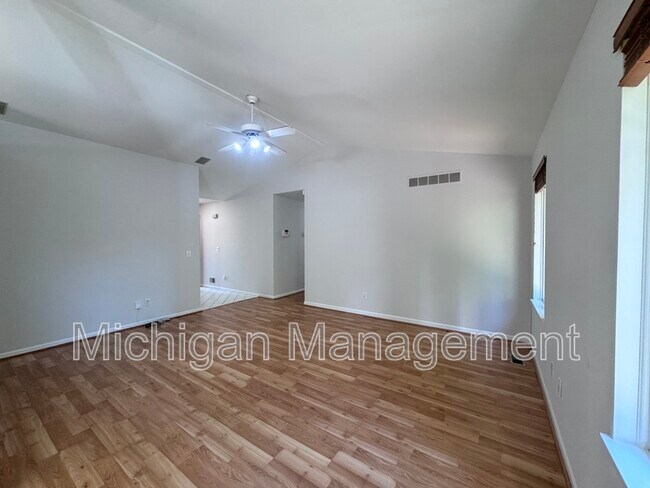 Building Photo - 173 Algansee Dr