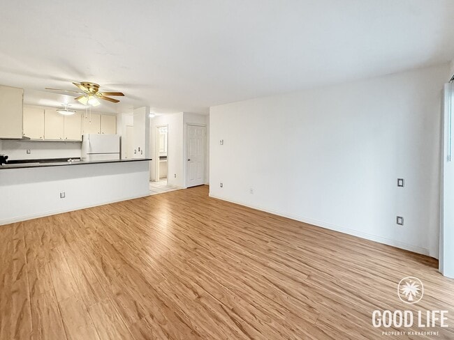 Building Photo - Charming 1B/1BA Condo in Bay Ho w/ Walk-In Closet, Ceiling Fans & New Flooring!