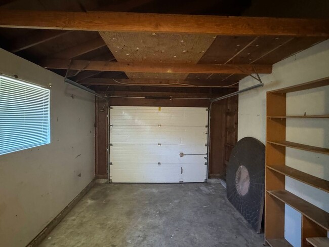 Building Photo - 2 Bedroom Duplex in Southwest Eugene