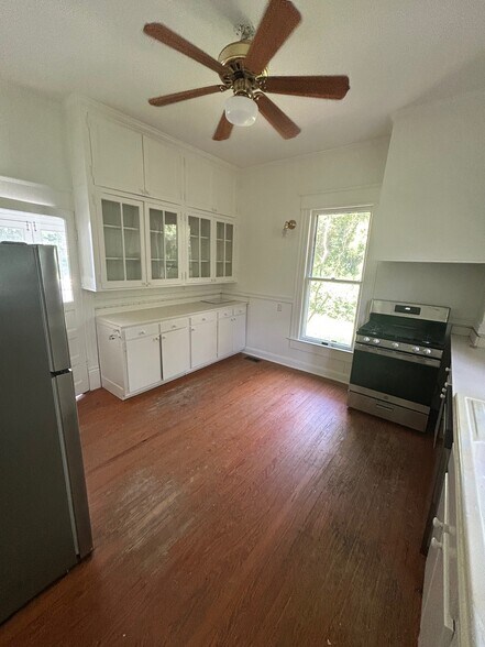 Kitchen View 1 - 1014 Shepherd St