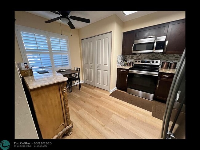 Building Photo - 7320 Lake Cir Dr