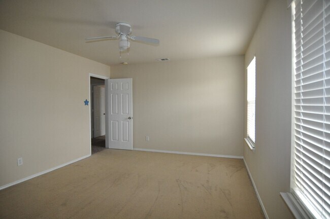 Building Photo - Traditional 5-3-2 in the heart of Roanoke!