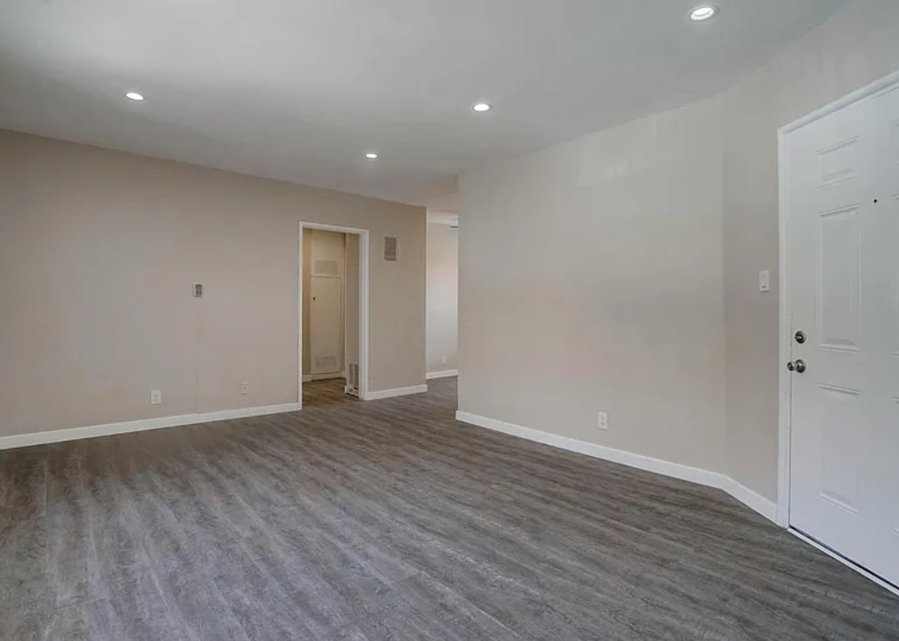 Building Photo - 411 Kelton Ave