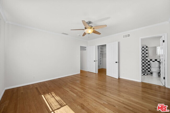 Building Photo - 4316 Bellaire Ave