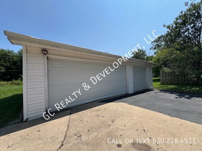 Building Photo - 1085 Basswood St